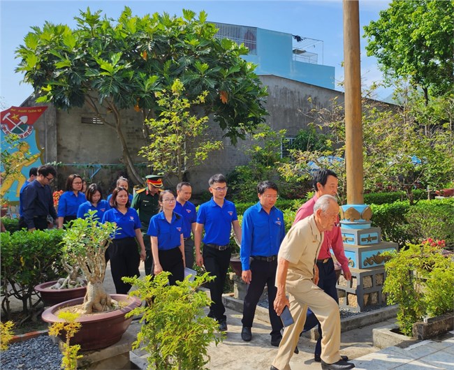 Cựu chiến binh tâm huyết xây dựng Khu tưởng niệm Bác Hồ ở phố biển (18/5/2023)